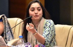 सड़क छाप बुड्ढे, आख़िरी दिन गिन रहा- अरनब गोस्वामी के शो में रिपब्लिक टीवी पर बुजुर्ग पैनलिस्ट से बोलीं भाजपा प्रवक्ता