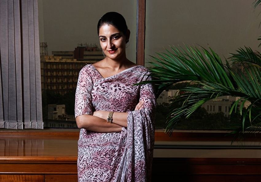 पिया ने Wharton School of Business, University of Pennsylvania, U.S.A., से फाइनेंस में ग्रैजुएशन किया है। पिता के कारोबार में आने से पहले पिया जनरल एलेक्ट्रिक्स (GE) में काम करती थीं।