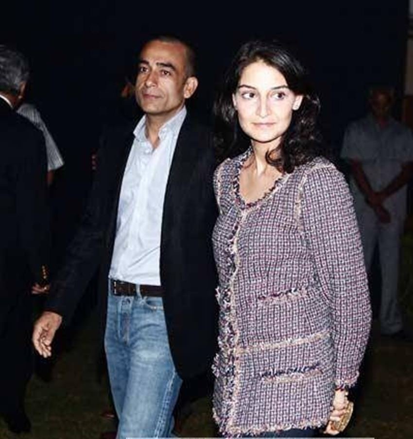 पिया सिंह ने सरना एक्सपोर्ट वाले टिम्मी सरना से शादी रचाई है। टिम्मी शादी के बाद डीएलएफ के एमडी बन चुके हैं।