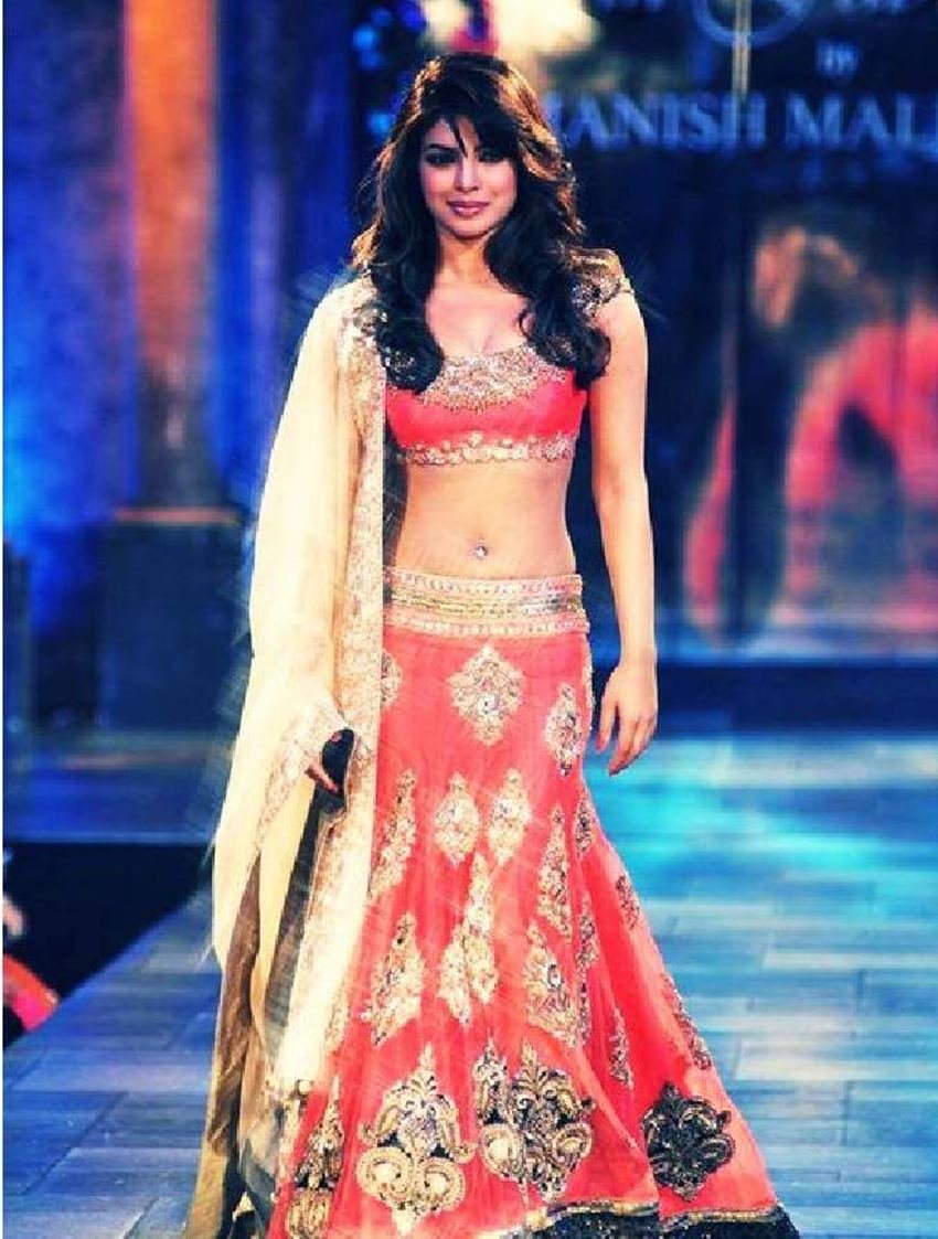 प्रियंका की ये तस्वीरें शबाना आजमी के मिजवान फैशन कंसर्ट की हैं।