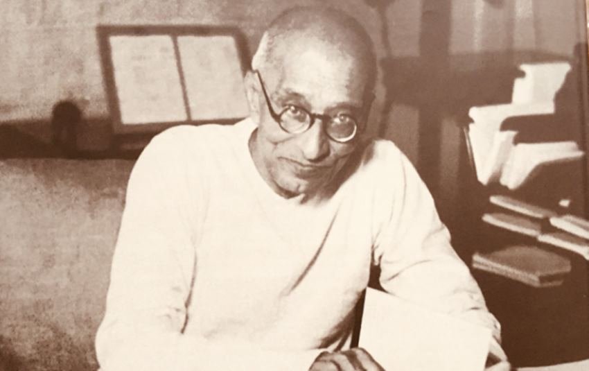 सी राज गोपालाचारी ने नेहरू को कुछ ज्यादा ही समाजवादी करार देते हुए पार्टी छोड़ दी थी।