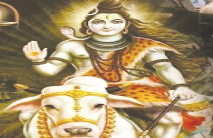 सावन का महीना भगवान शंकर का प्रिय महीना है। इस महीने उनकी आराधना करने से मनोकामनाएं पूरी हो जाती हैं।