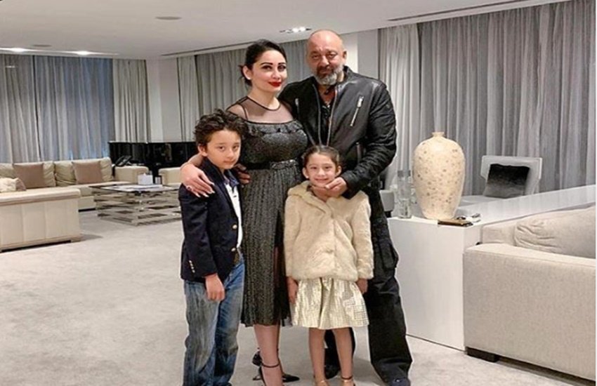 Sanjay Dutt: संजय दत्त करीब 3 दशक से ज्यादा समय से बॉलीवुड में अपना जलवा दिखा हैं। अपने करियर में संजय दत्त ने एक से बढ़कर एक सुपरहिट फिल्में दी हैं। संजय दत्त को एक्टिंग विरासत में मिली है। उनकी मां नर्गिस औऱ पिता सुनील दत्त भारतीय सिनेमा के दिग्गज कलाकार रहे हैं। बॉलीवुड में संजय दत्त के और भी तमाम रिश्तेदार हैं। आइए डालते हैं उन्हीं पर एक नजर(Photos: Social Media):