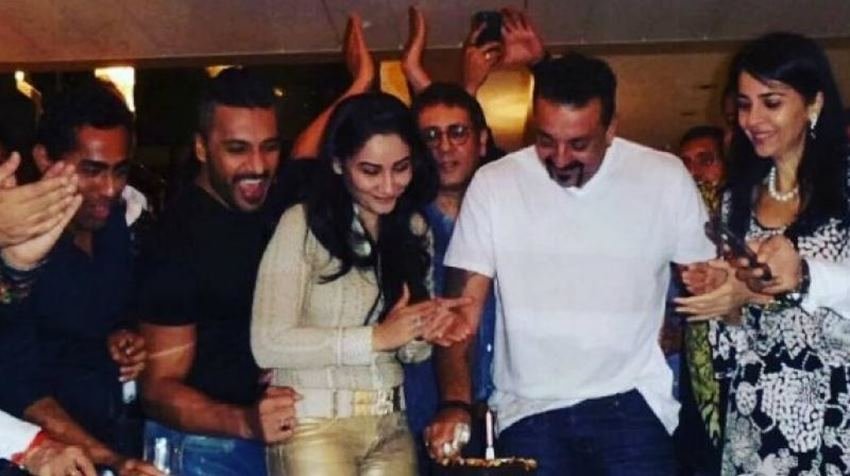 22 जुलाई 1978 को मुंबई के एक मुस्लिम परिवार में जन्मीं मान्यता का असली नाम दिलनवाज शेख था। दिलनवाज दुबई में पली बढ़ीं और इंडस्ट्री में अपना नाम उन्होंने सारा खान रखा।