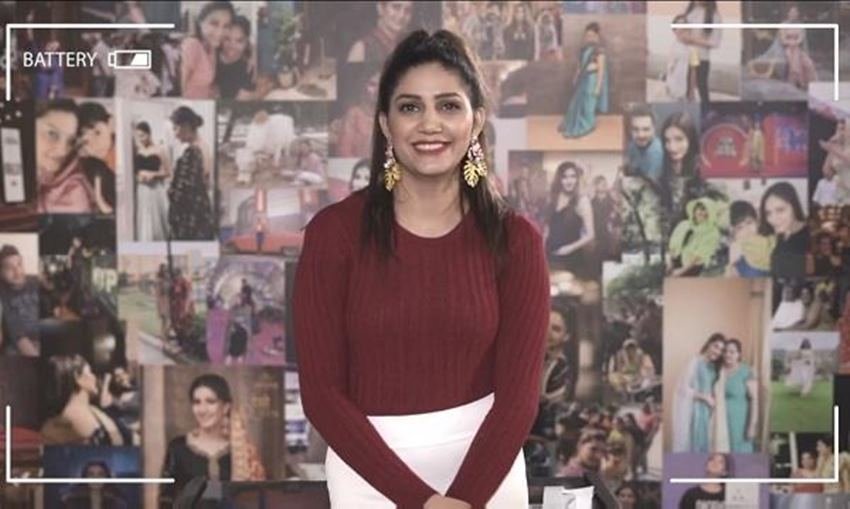 सपना चौधरी फेमस हुईं तो टीवी रियालिटी शो बिग बॉस से भी उनको बुलावा आ गया। इस घटना ने सपना चौधरी की जिंदगी बदल कर रख दी।