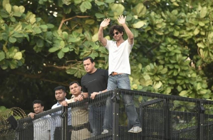 दुबई से लकर न्यूय़ॉर्क तक में शाहरुख खान ने प्रॉपर्टी खरीद रखी है।