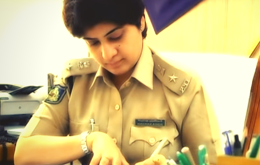 सोनिया नारंग कर्नाटक कैडर की 2002 बैच की आईपीएस हैं। उनका नाम प्रदेश की सबसे तेज तर्रार आईपीएस अफसरों में शामिल है।