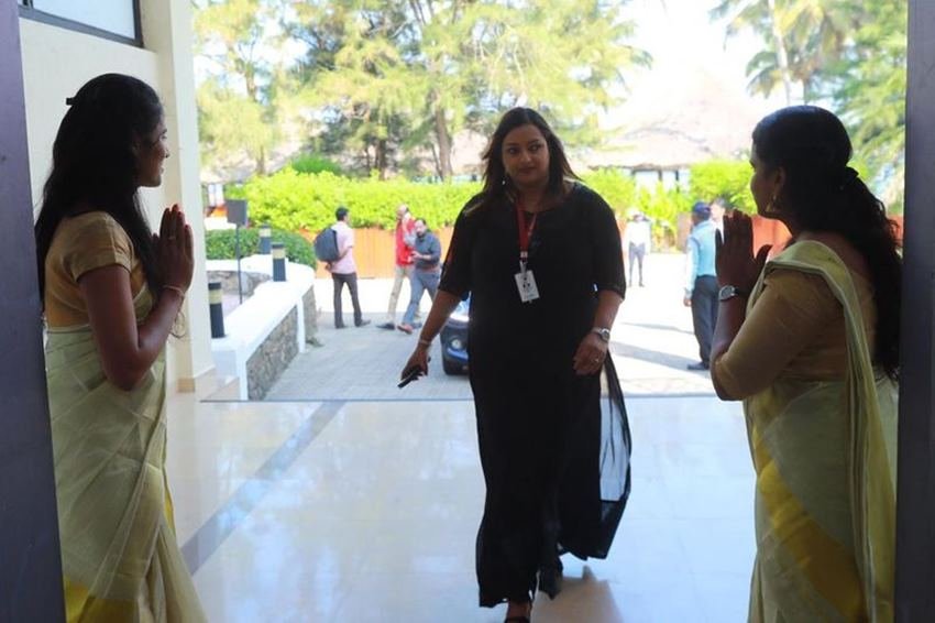 कुछ समय बाद स्वपना ने एयरइंडिया सैट्स में नौकरी शुरू की। यहां उसके खिलाफ आपराधिक मामलों में जांच शुरू हुई तो वह अबू धाबी चली गई।