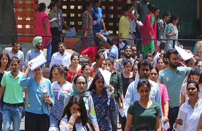 UGC Exams Guidelines 2020: फाइनल ईयर की परीक्षाओं को लेकर UGC के फैसले पर सुप्रीम कोर्ट में आज हो सकती है सुनवाई