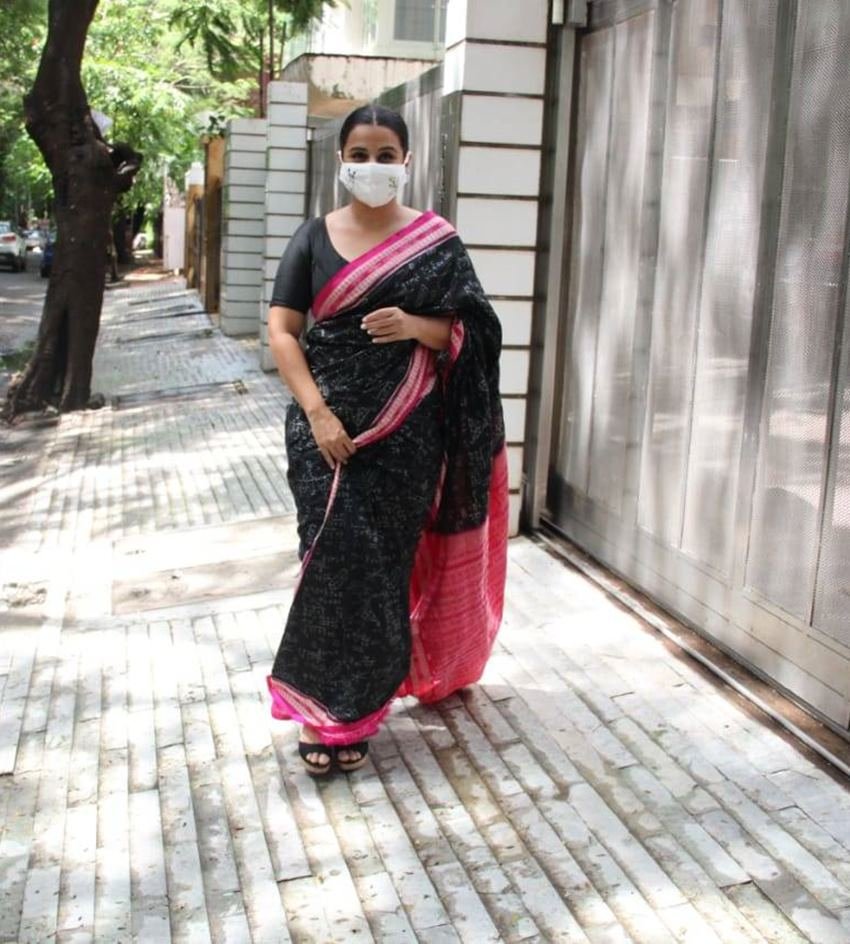 विद्या बालन की की नई फिल्म का नाम शकुंतला देवी है। फिल्म रिलीज से पहले वह कुछ यूं नजर आईं।