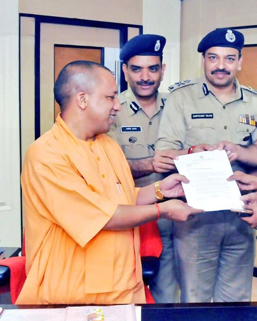 एसटीएफ में रहकर अमिताभ यश ने करीब तीन दर्जन से ज्‍यादा यानि अपराधियों को मार गिराया था। इसके अलावा कई दर्जन एनकाउंटर करने वाली टीमों को उन्‍होंने गाइड और लीड भी किया।