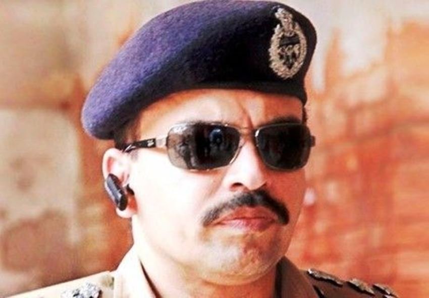 मूल रूप से बिहार के रहने वाले अमिताभ यश 1996 बैच के यूपी काडर के आईपीएस हैं। इन्हें अपराधियों के खिलाफ सख्‍त रवैये के लिए जाना जाता है। अमिताभ एनकाउंटर स्पेशलिस्ट के तौर पर भी प्रसिद्ध हैं।