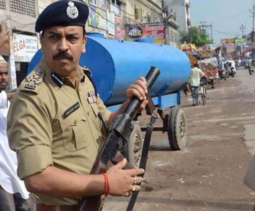 दहशत का पर्याय बने ददुआ का एनकांउन्टर अमिताभ यश ने ही 21 जुलाई 2007 को किया था। इसके कुछ दिनों बाद ही उन्होंने कुख्यात डकैत ठोकिया को भी मार गिराया था। बताया जाता है कि ददुआ को खत्म करने के लिए आईपीएस अमिताभ यश अपनी टीम के साथ जंगल में 50 किमी तक पैदल चले गए थे।