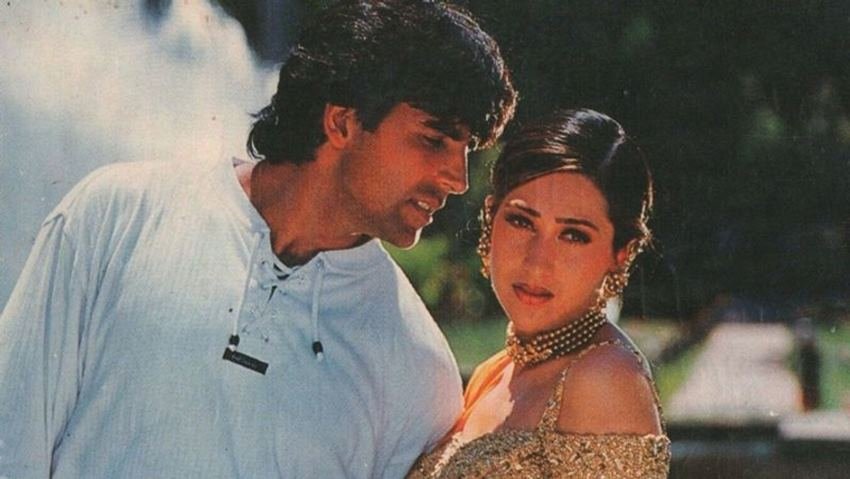 सालों तक करिश्मा अक्षय से दूरी बनाई रहीं जबकि अक्षय के मन में करिश्मा के लिए कोई कड़वाहट नहीं थी। अक्षय के कारण ही करिश्मा ने संघर्ष जैसी सुपरहिट फिल्म भी छोड़ दी थी।