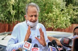 अशोक गहलोत के बड़े भाई के घर पर जोधपुर में ईडी की छापेमारी, पहली बार गहलोत परिवार पर कसा शिकंजा