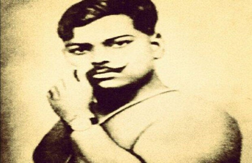 आज़ाद ने 10 क्रांतिकारियों संग काकोरी में ट्रेन लूटी थी जिसमें फिरंगियों का पैसा जा रहा था। (file) 