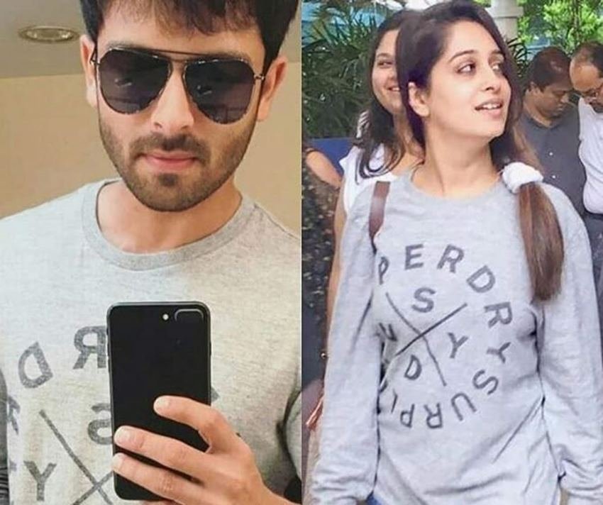 इस तस्वीर शोएब के कपड़ों में दीपिका ज्यादा जच रही हैं।