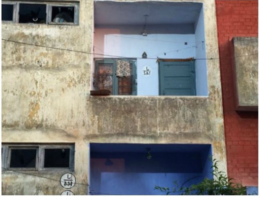 रांची में पले बढ़े महेद्र सिंह धोनी के पिता पान सिंह बेहद मामूली जॉब करते थे। उन दिनों धोनी के लिए एक बेहतर क्रिकेट किट खरीदना भी मुश्किल होता था। रांची के इसी घर में माही का बचपन बीता।