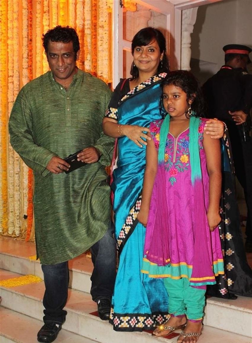 अनुराग बासु की पत्नी का नाम तानी है। तानी मल्टीमीडिया एडवर्टाइजिंग प्रोफेशनल हैं।