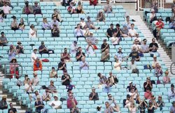 कोरोना के खौफ के बीच पहली बार स्टेडियम पहुंचे दर्शक, हजारों फैंस ने देखा क्रिकेट मैच