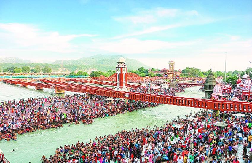 गंगा सदियों से जीवनदायिनी के रूप में हमारे लिए आस्था का प्रतीक हैं। उन पर राजनीति विवाद का मुद्दा बनेगा।