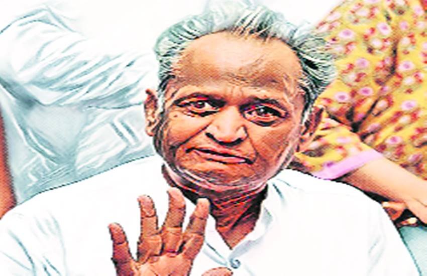 राजस्थान के सीएम अशोक गहलोत पुराने और अनुभवी नेता हैं। कांग्रेस पार्टी में उनकी वरिष्ठता के चलते ही उन्हें फिर से मुख्यमंत्री बनाया गया था। 
