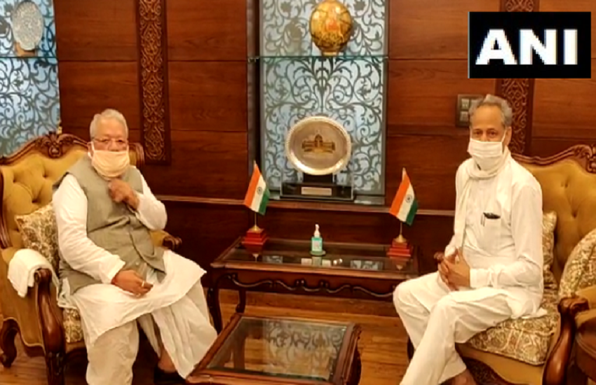विधानसभा सत्र की मांग लेकर राज्यपाल से मिले मुख्यमंत्री अशोक गहलोत। (PC- ANI)