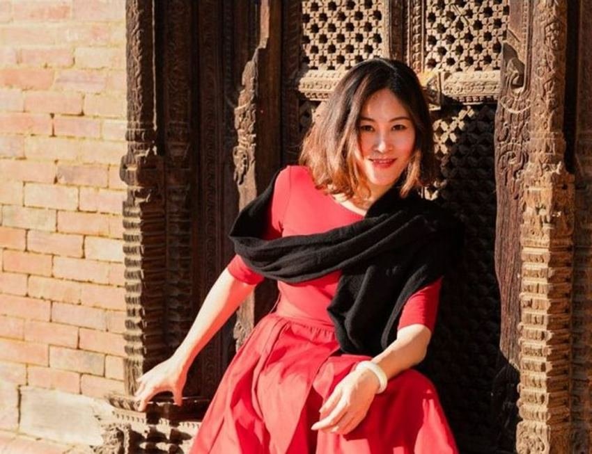 इसी साल अंतरराष्ट्रीय महिला दिवस पर वह स्थानीय लड़कियों संग डांस करती भी नजर आई थीं।