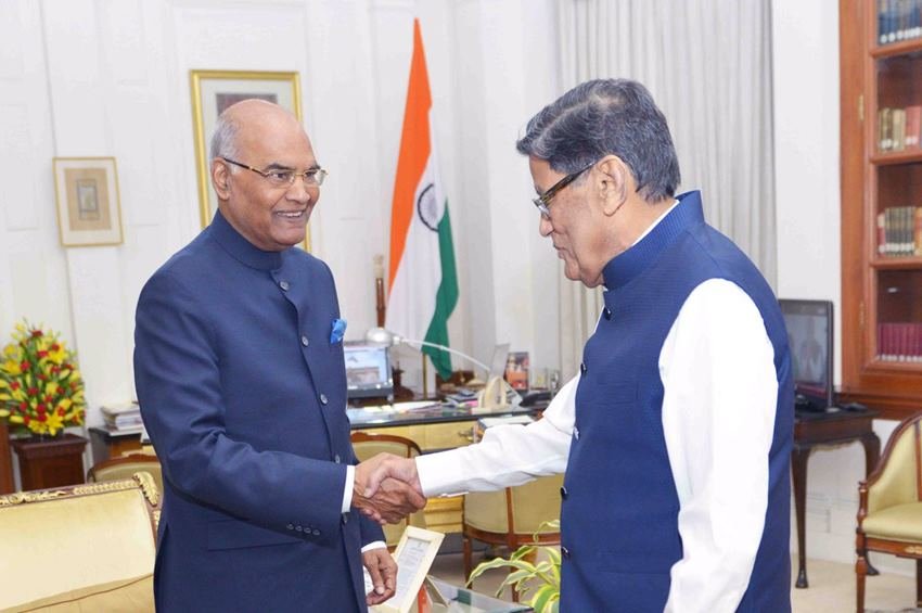 के के वेणु गोपाल को 30 जून, 2017 को भारत सरकार द्वारा अटॉर्नी जनरल नियुक्त किया गया था। अटॉर्नी जनरल के रूप में उन्होंने आधार, राफेल आदि जैसे महत्वपूर्ण मामलों में केंद्र का बचाव किया। साल 2017 में बिजनेस स्टैंडर्ड की एक रिपोर्ट में बताया गया था कि के के वेणु गोपाल सुप्रीम कोर्ट में प्रति सुनवाई 5 लाख से 7.5 लाख रुपए चार्ज किया करते हैं। वहीं दिल्ली हाईकोर्ट के लिए उनकी फीस 7 से 15 लाख के करीब बताई गई।