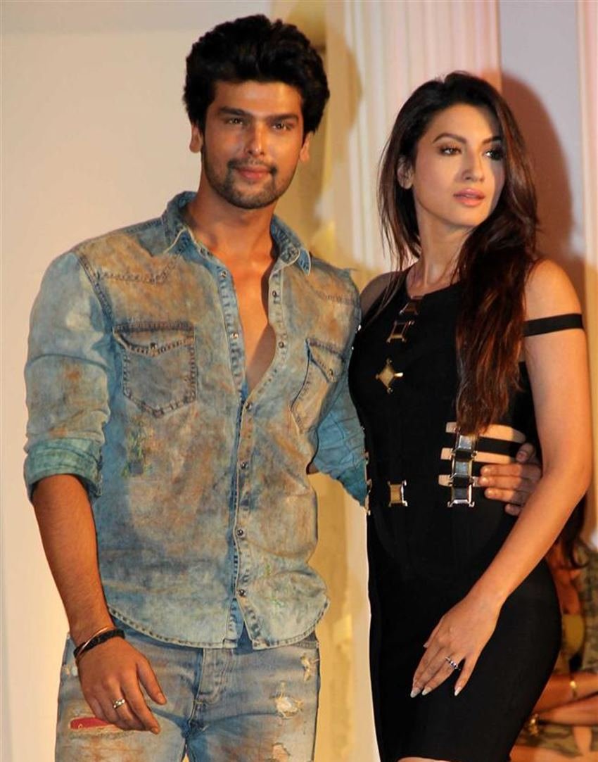 कुशाल टंडन एक्ट्रेस गौहर खान संग अफेय़र के लिए भी अकसर सुर्खियों में रहते थे।