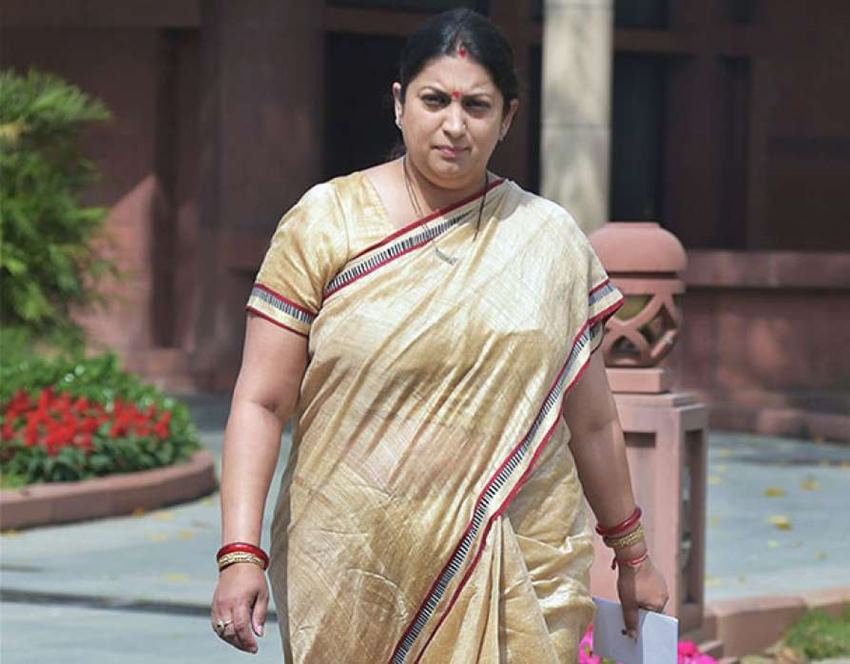 केंद्रीय मंत्री स्मृति ईरानी इंटर पास हैं। 2019 में चुनाव आयोग को दिये हलफनामे के मुताबिक स्मृति ईरानी ने इंटर के बाद बीकॉम में एडमिशन लिया लेकिन कोर्स पूरा नहीं किया।