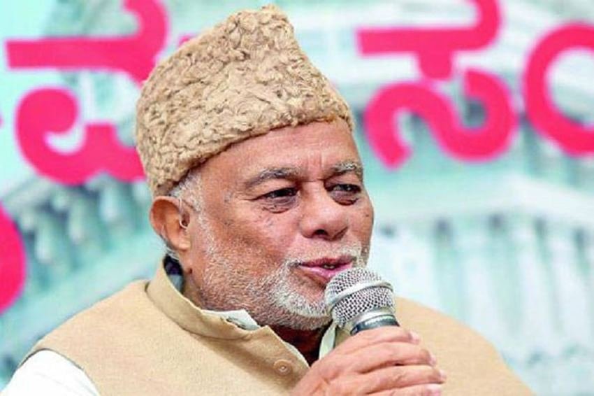 रेल मंत्री रह चुके दिवंगत जाफर शरीफ सिर्फ मैट्रिक तक पढ़े थे। जाफर कांग्रेस के पूर्व अध्यक्ष एस निंगलिजप्पा के ड्राइवर हुआ करते थे। बाद में वह राजनीति में आ गए।