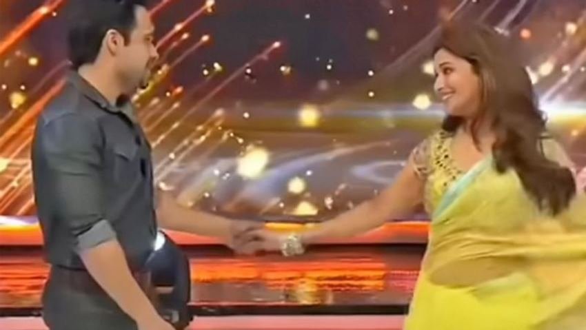 माधुरी दीक्षित पीली साड़ी में बेहद खूबसूरत लग रही हैं। वहीं, इमरान हाशमी भी डेनिम शर्ट और जींस में हैंडसम लग रहे हैं।