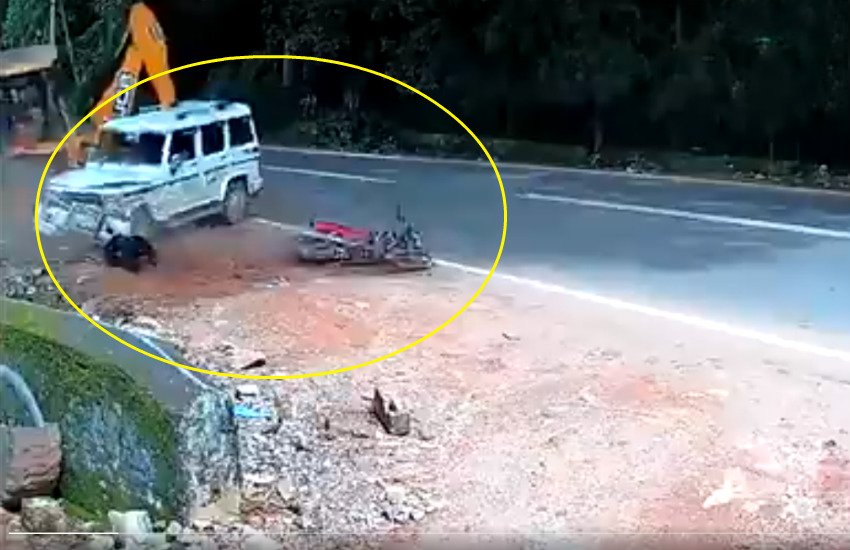 Mahindra Bolero, Anand Mahindra Tweet, Anand Mahindra Best Tweet, Mahindra Bolero Crash Video