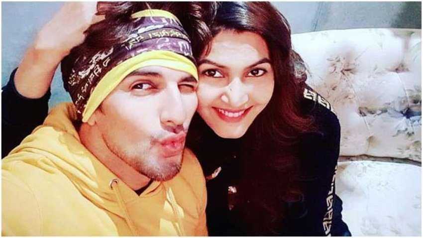 मनीष एक्ट्रेस संगीता चौहान के साथ पिछले कुछ सालों से रिलेशनशिप में थे। अब दोनों पति पत्नी बन चुके हैं।