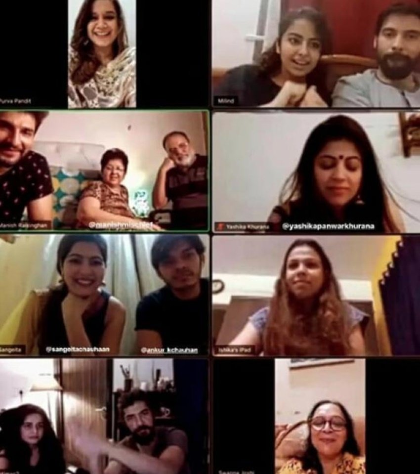 शादी की कुछ रस्में ऐसी भी हुईं जिनमें दूल्हा और दुल्हन के करीबी वीडियो कॉल के माध्यम से जुड़े।