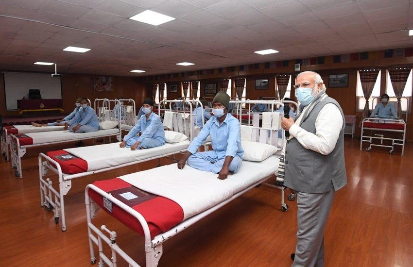 PM Modi, Modi in ladakh, modi in army hospital