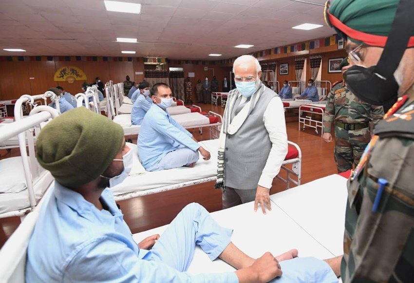 PM Modi, Modi in ladakh, modi in army hospital