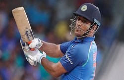 Hellcat से लेकर Hummer तक, इन गाड़ियों के मालिक हैं महेंद्र सिंह धोनी, जानिये…