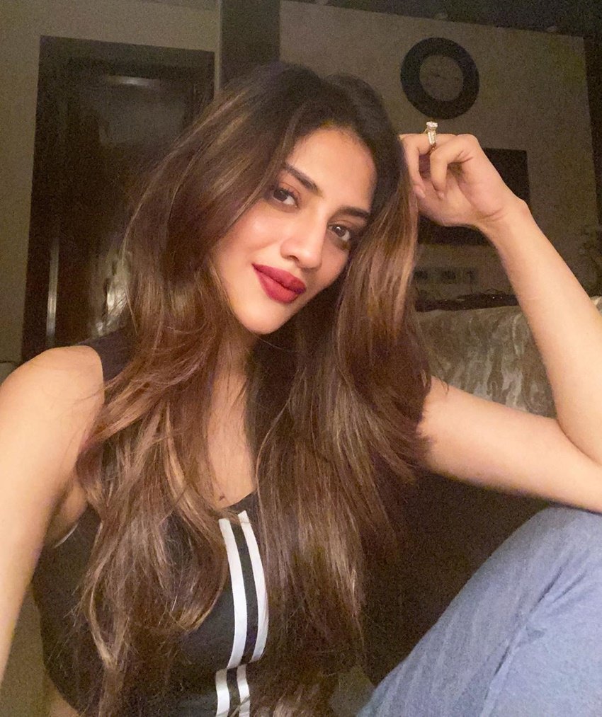 आगे नुसरत ने कहा, ''टिकटॉक के बैन होने से लोग उसी तरह संघर्ष करेंगे, जैसा नोटबंदी के दौरान कर रहे थे। मुझे बैन से कोई दिक्कत नहीं क्योंकि ये राष्ट्रीय सुरक्षा के लिए है लेकिन इन सवालों के जवाब कौन देगा?''