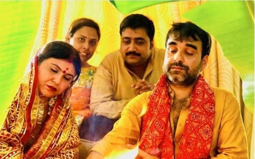 नए घर के पूजा की तस्वीरें एक्टर ने अपने सोशल मीडिया अकाउंट से शेयर की थीं।