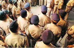 पुलिस ने जिसकी हत्या के आरोप में जेल भेजा और लाश का कराया अंतिम संस्कार वो जिंदा घर लौटा, बोला- Lockdown में फंसा था