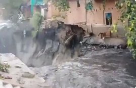 Delhi Rain, drain overflow,