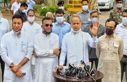 बागी विधायकों पर नरम दिखे अशोक गहलोत, कहा- आलाकमान माफ करे तो मैं गले लगाने को तैयार