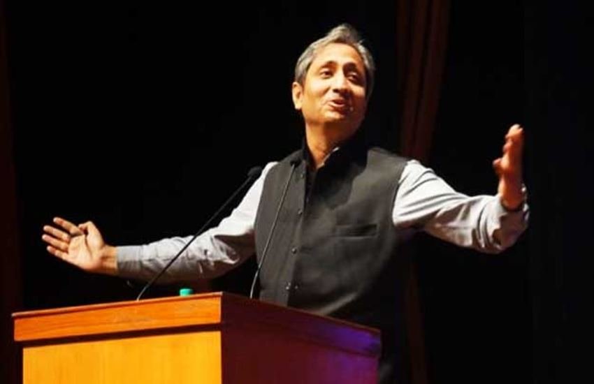 पत्रकार रवीश कुमार ने 23 सरकारी कंपनियों के निजिकरण की मंजूरी मिलने पर तंज कसा है। (Photo: Social Media)