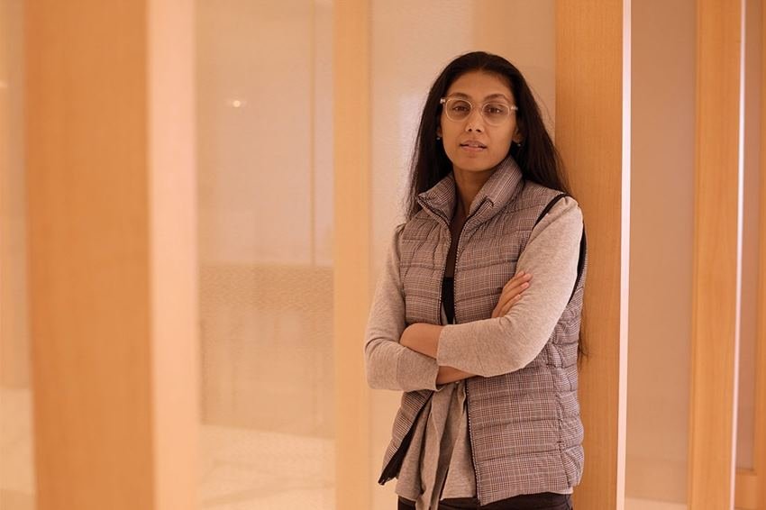 HCL ने ऐलान किया है कि अब शिव नाडर कंपनी के चेयरपर्सन नहीं रहेंगे। शिव नाडर की जगह उनकी बेटी रोशनी नाडर (Roshni Nadar) को अब एचसीएल टेक्नोलॉजी का चेयरपर्सन नियुक्त किया गया है। इसके साथ ही वह 36,800 करोड़ रुपए की संपत्ति के साथ भारत की सबसे अमीर महिला बन गई हैं।