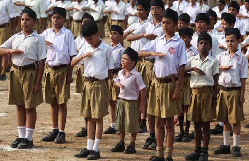 राष्ट्रीय स्वयंसेवक संघ कोरोना काल में भी अपने कार्य में जुटी हुई है।