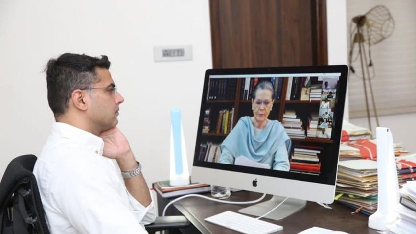 पिता द्वारा की हुई बगावत को भूल कांग्रेस ने सचिन पायलट को 26 साल की उम्र में सांसद और 34 साल की उम्र में केंद्रीय मंत्री बनाया। 37 साल की उम्र में पार्टी ने राजस्थान का प्रदेश अध्यक्ष बनाया। 2018 में राजस्थान में कांग्रेस सरकार बनी तो सचिन पायलट को डिप्टी सीएम बनाया गया।