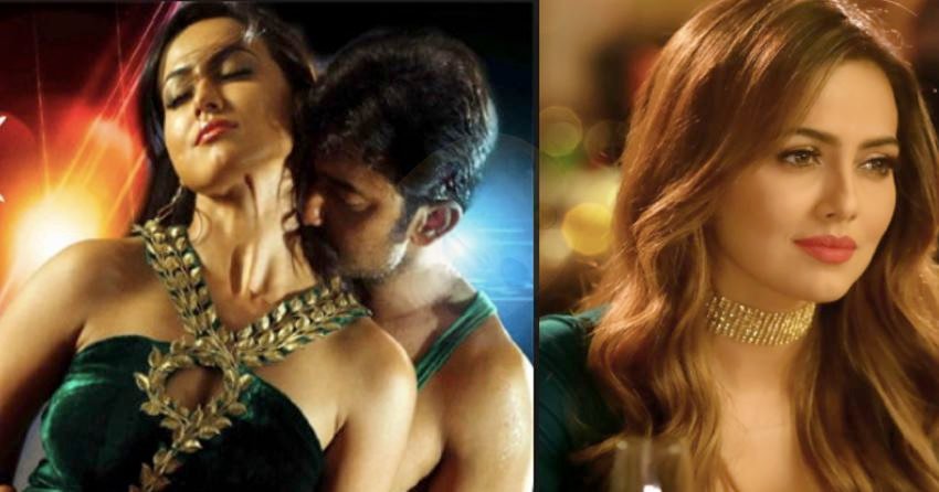 सना खान भी हाई सोसायटी औऱ पीक जैसी बी ग्रेड फिल्मों में नजर आई हैं।