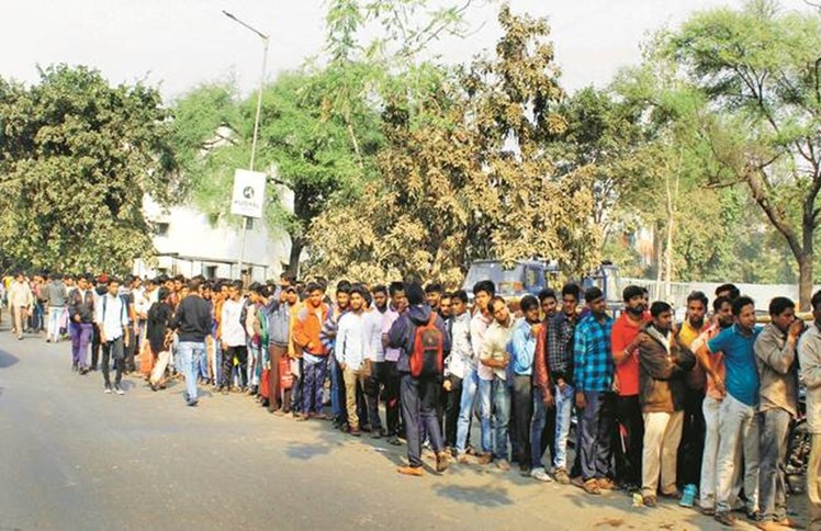 Sarkari Naukr 2020: केंद्र और राज्य सरकार के ढ़ेरों विभागों में निकली हैं नौकरी, जल्द करें आवेदन